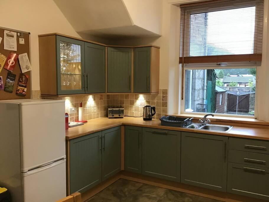 Spacious 2 Bedroom Flat In Heart Of بالاتر المظهر الخارجي الصورة